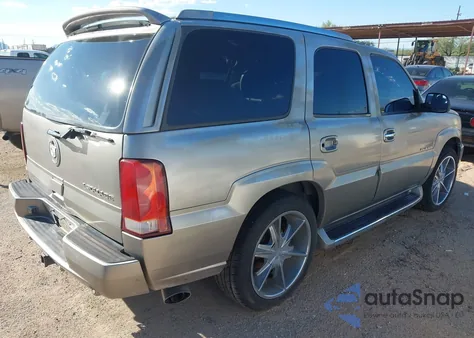 2002 Cadillac Escalade Standard z USA, uszkodzony, nr VIN 1GYEK63N62R229236